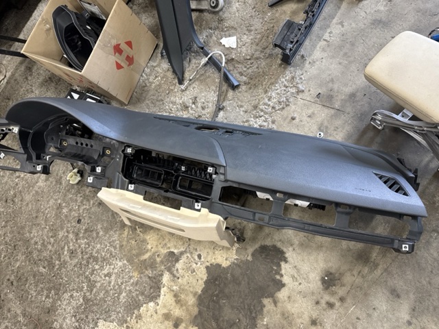 Приладова панель 8W1857001KMBX VAG