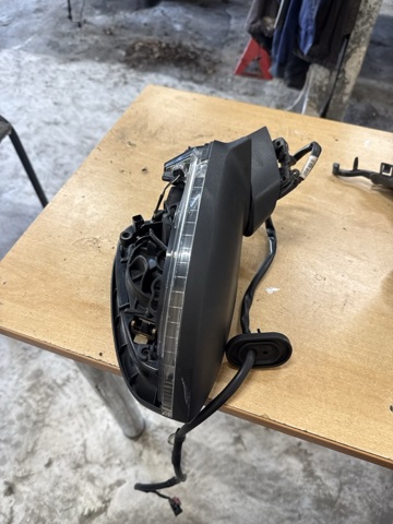 Праве бокове дзеркало 8W1857410C9B9 VAG
