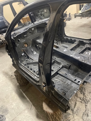 Отвір передніх лівих дверей 8W5809839 VAG