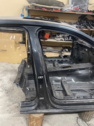 Отвір передніх правих дверей 8W5809840 VAG