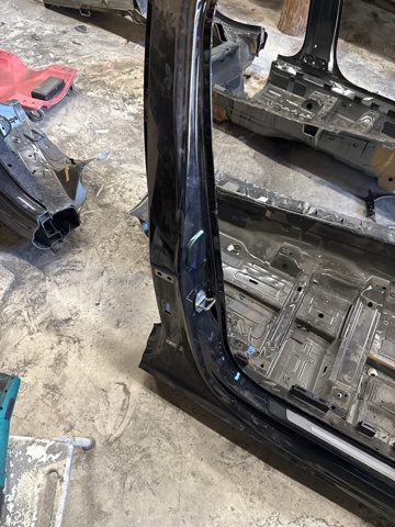 Отвір передніх правих дверей 8W5809840A VAG