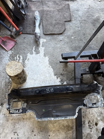 Панель багажного відсіку 8W5813331TA VAG
