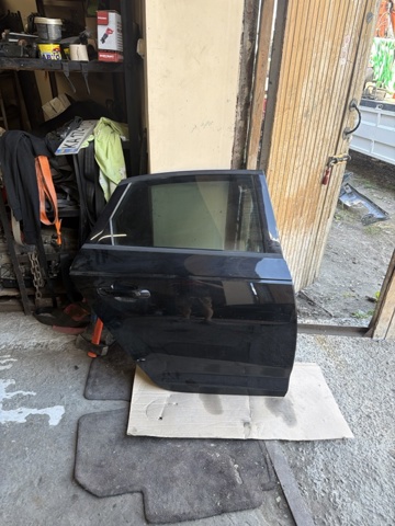 Двері задні, праві 8W5833052C VAG