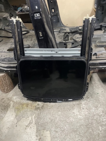 Панель люка 8W5877049 VAG