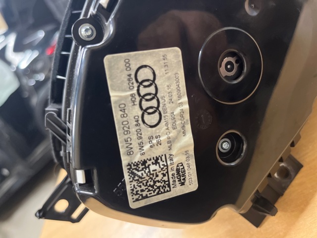 щиток приладу 8W5920840 VAG