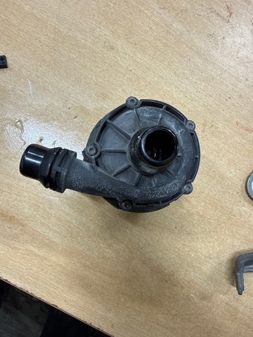 Насос охолодження інвертора A0005002686 MERCEDES