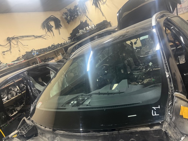 Переднє скло A1566700400 MERCEDES
