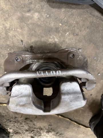 Кронштейн гальмівного супорта A2054215400 MERCEDES