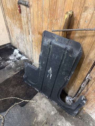 Захист двигуна задня A2055240730 MERCEDES