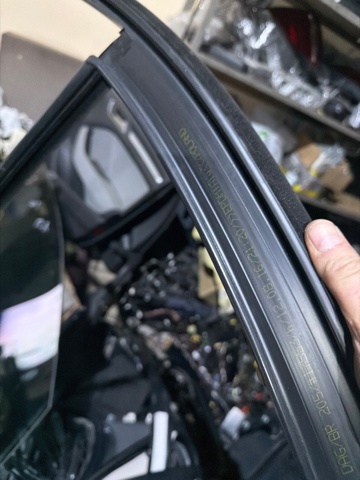 Накладка задніх лівих дверей, верхня A2056900380 MERCEDES