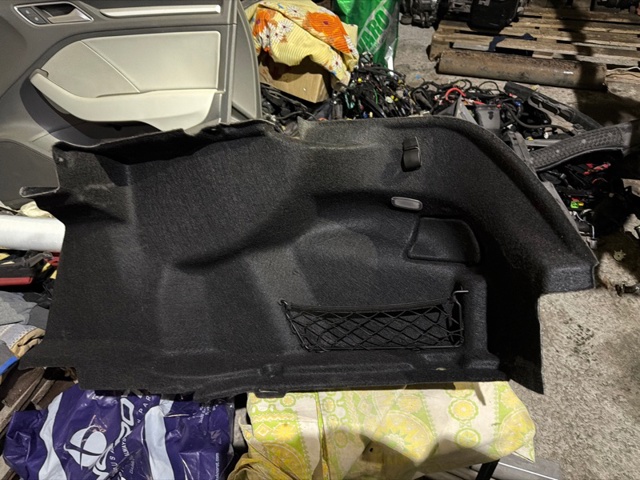 Облицювання багажного відсіку, праве A20569088049F08 MERCEDES