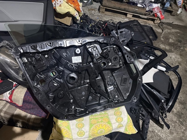 Підйомник механічний вітрового скла A2057204923 MERCEDES