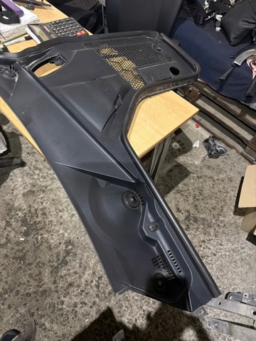 Водостік лобового скла, жабо A2058308902 MERCEDES