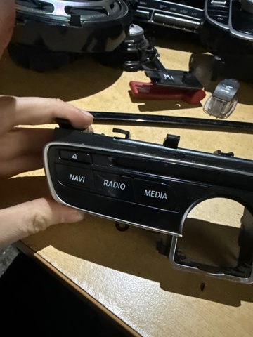 Блок кнопок центральної консолі A2059053901 MERCEDES