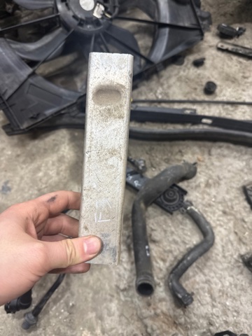Кронштейн підсилювача переднього бампера A2466260088 MERCEDES