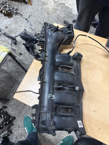 Колектор впускний A2700900737 MERCEDES