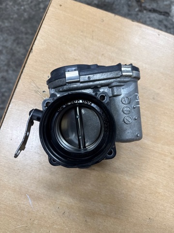 Заслінка повітряна A2701410025 MERCEDES