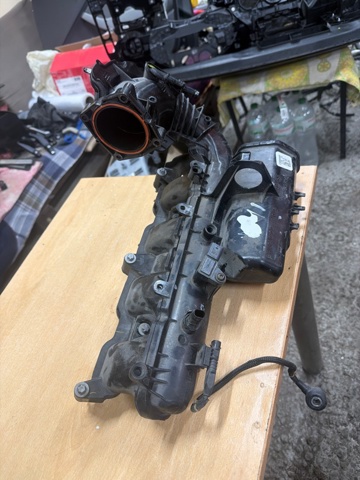 Колектор впускний A2740900437 MERCEDES