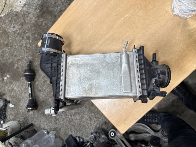 Охолоджувач наддувочного повітря A2740900614 MERCEDES