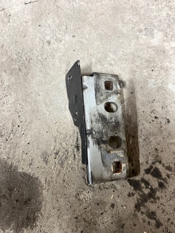 Кронштейн супорта радіатора, верхній ASU780221 LAND ROVER