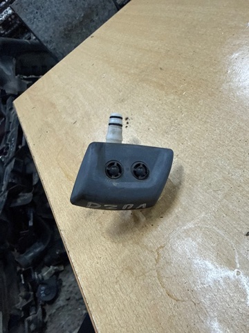 Сопло омивача фари передньої, лівої DNJ500110 LAND ROVER