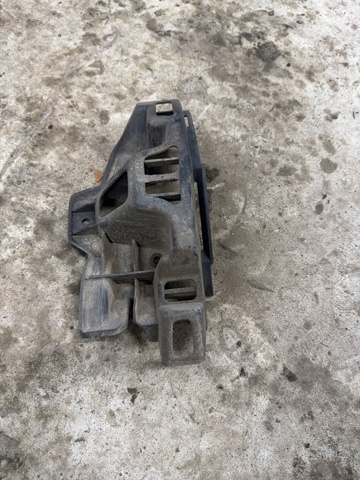 Ліве кріплення заднього бампера DQN000051 LAND ROVER