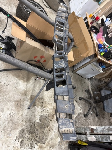Кронштейн бампера заднього, центральний DQN500011 LAND ROVER