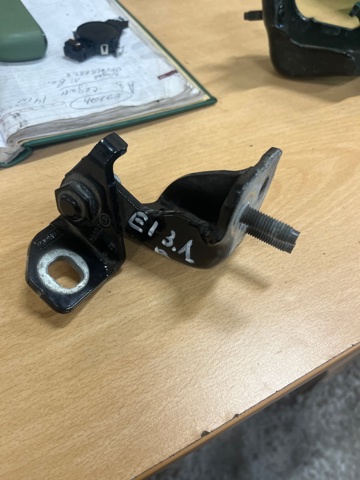 Петля задніх лівих дверей FT4Z5826801A FORD