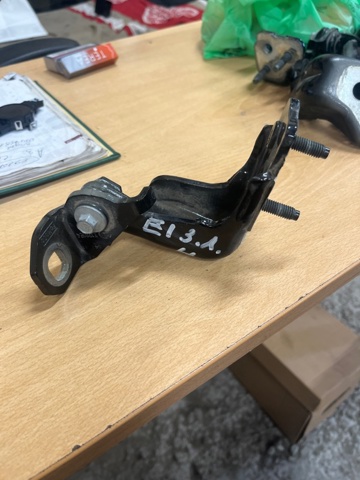 Завіса дверей задніх лівих FT4Z5826811B FORD
