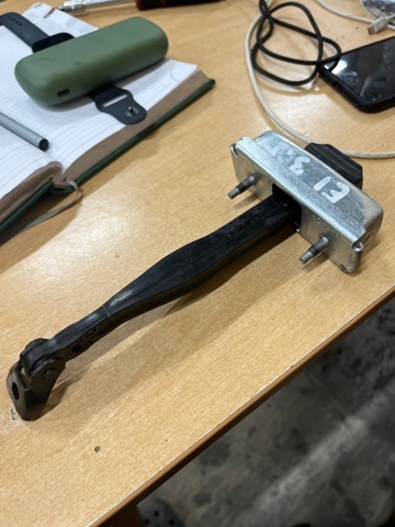 Обмежувач відкриття дверей, задній FT4Z5827204B FORD