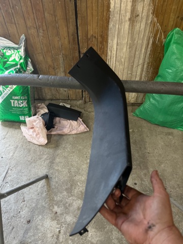 Оббивка дверей задка кузова FT4Z5842411AA FORD