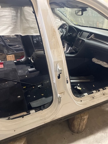 Отвір передніх правих дверей G60225NAMA NISSAN
