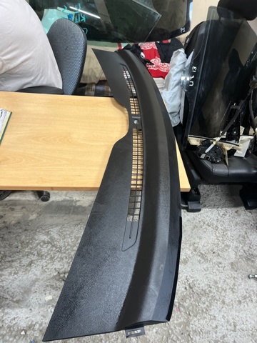 Решітка на "торпедо" обдування лобового скла GT4Z58044A90AA FORD