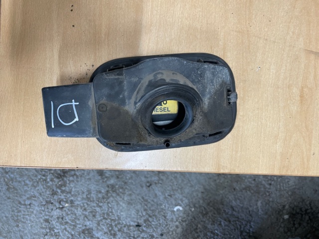 Заливна горловина паливного бака LR014044 LAND ROVER