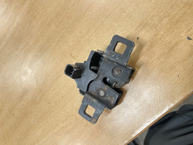 Замок капота LR054331 LAND ROVER