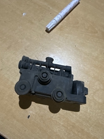 Блок клапанів регульованої підвіски, передній RVH000095 LAND ROVER