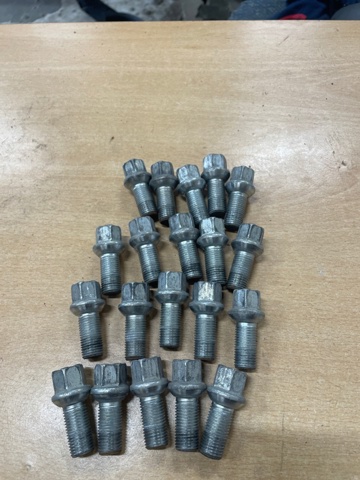 Болти колісні WHT001812 VAG