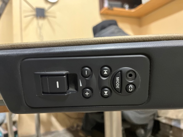 Кнопки заднього правого склопід'ємника YUD501080PVJ LAND ROVER