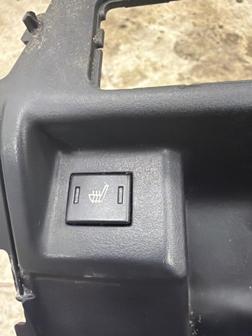 Кнопка обігріву сидіння YUF500120PVJ LAND ROVER
