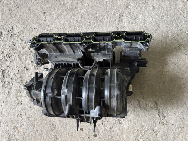 Колектор впускний 283102GGA0 HYUNDAI