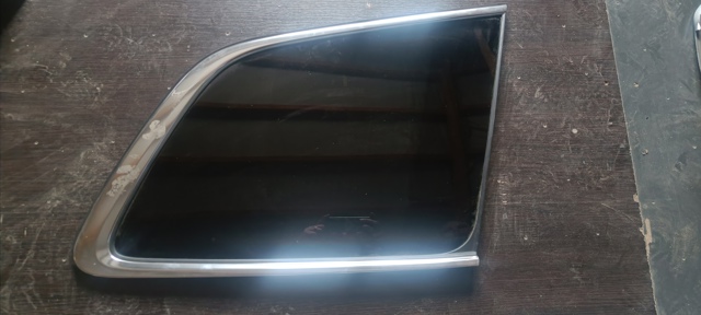 Скло кузова/багажного відсіку, праве 32206908 VOLVO