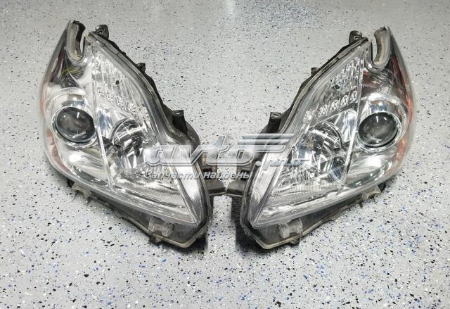Фара передня права 8113047520 TOYOTA
