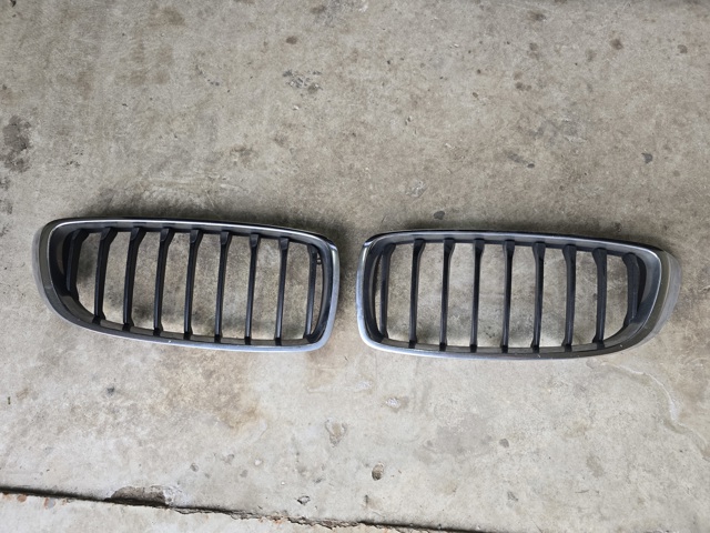 Решітка радіатора права 7294818 BMW