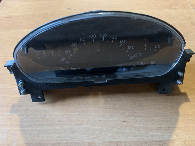 щиток приладу A1685407611 MERCEDES