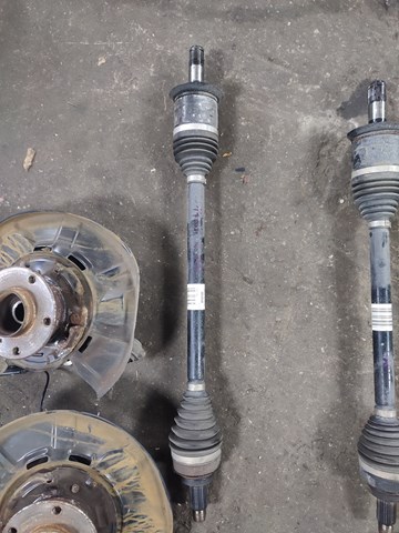 Піввісь задня, права 33208603108 BMW