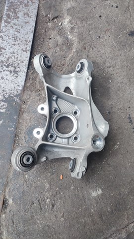 Цапфа поворотна права 33326852162 BMW
