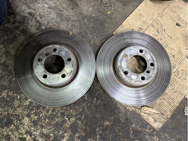 Диск переднього гальма 34116792223 BMW