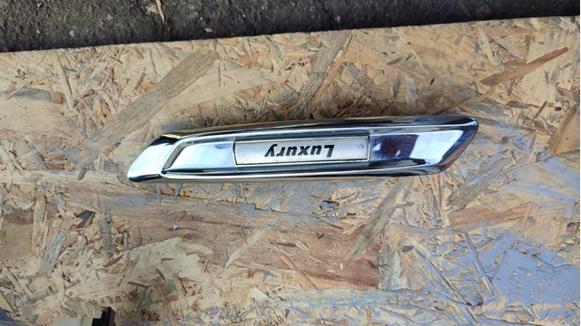 Накладка переднього правого крила 51137336648 BMW