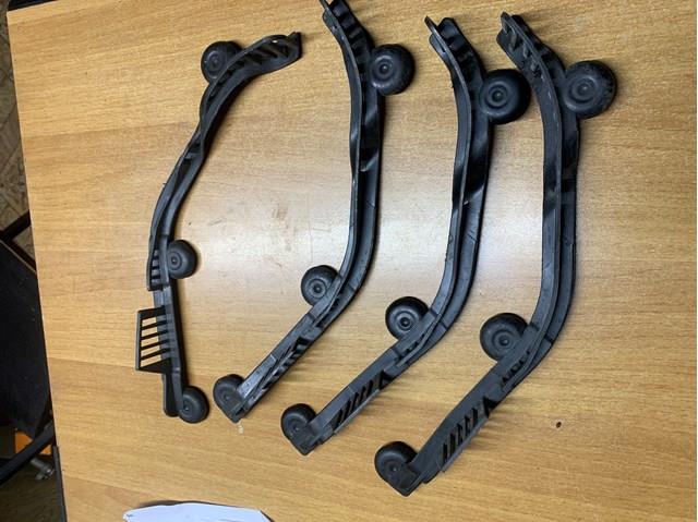 Гумка під капот 51717402082 BMW