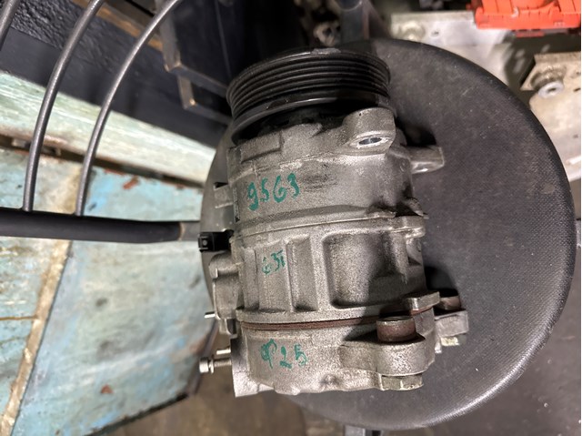 Компресор кондиціонера 9216467 BMW